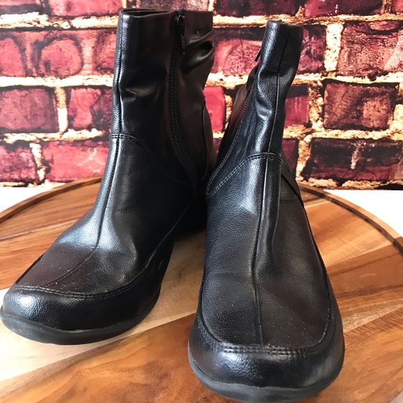 Hush Puppies Shoes - Hush Puppies 🐶 ankle booties zip up black 9